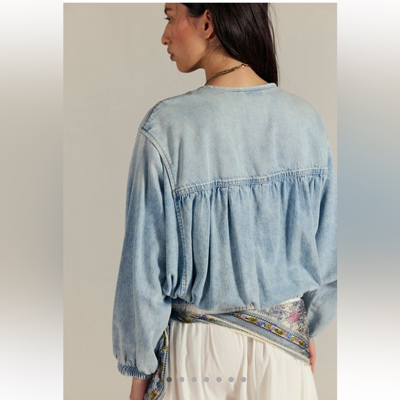 Free People Layla Denim Jacket Sunbeam Medium nwt - Picture 2 of 3